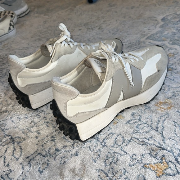 Women’s New Balance 327 Sneaker Tennis Shoe Running Shoe - Size 10 - Picture 4 of 5